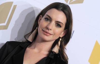 Hathaway skuplja kile za ulogu: 'Sretnice, plaćaju ti debljanje'