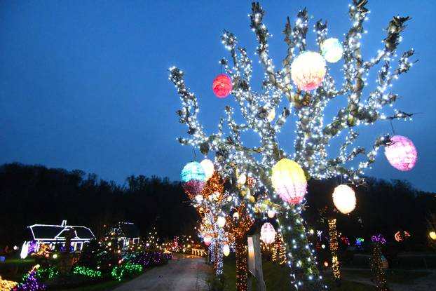 Grabovica: Uskrsna čarolija svjetla by Salaj donosi magičan ugođaj sa preko 60.000 pisanica