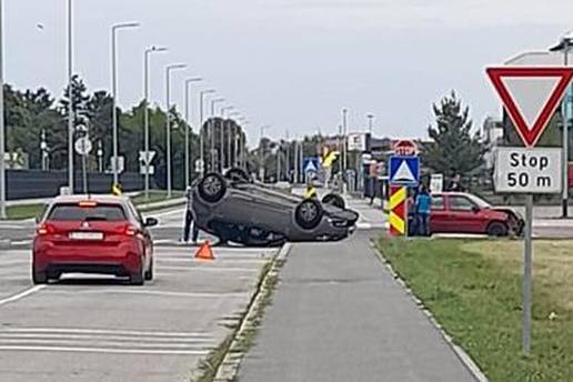 Sudar u Velikoj Gorici, jedan automobil je zavrio na krovu