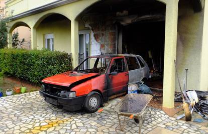 Vlasnike kuće probudio alarm: Pijavica je bacila auto na kuću