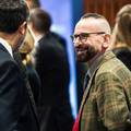 Prije četiri godine bježao je kroz prozor s gej orgija: U politiku se vraća Orbanov bliski suradnik