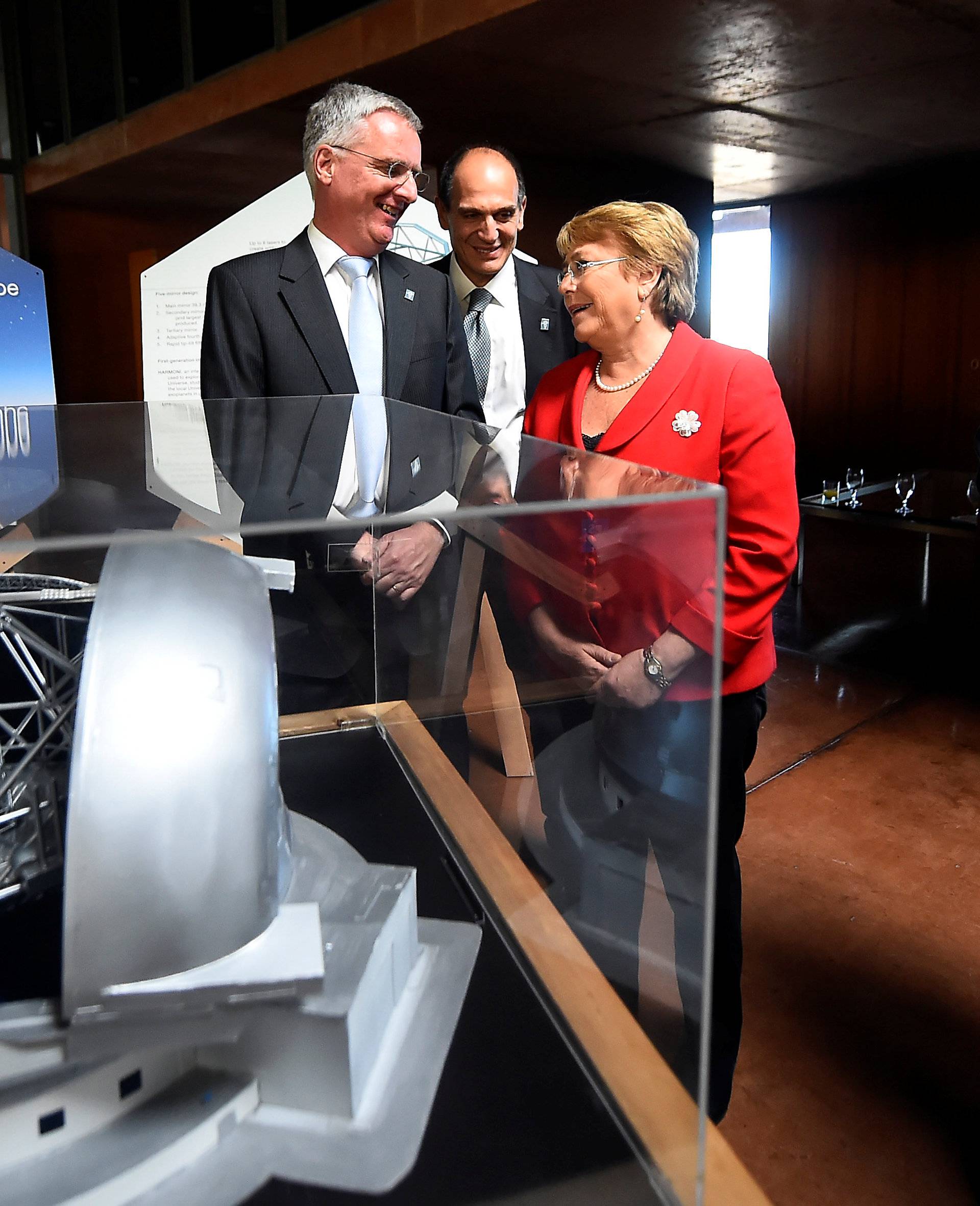 Chile's President Bachelet and Director General of the European Southern Observatory De Zeeuw are seen next to a scale model of the world's largest telescope