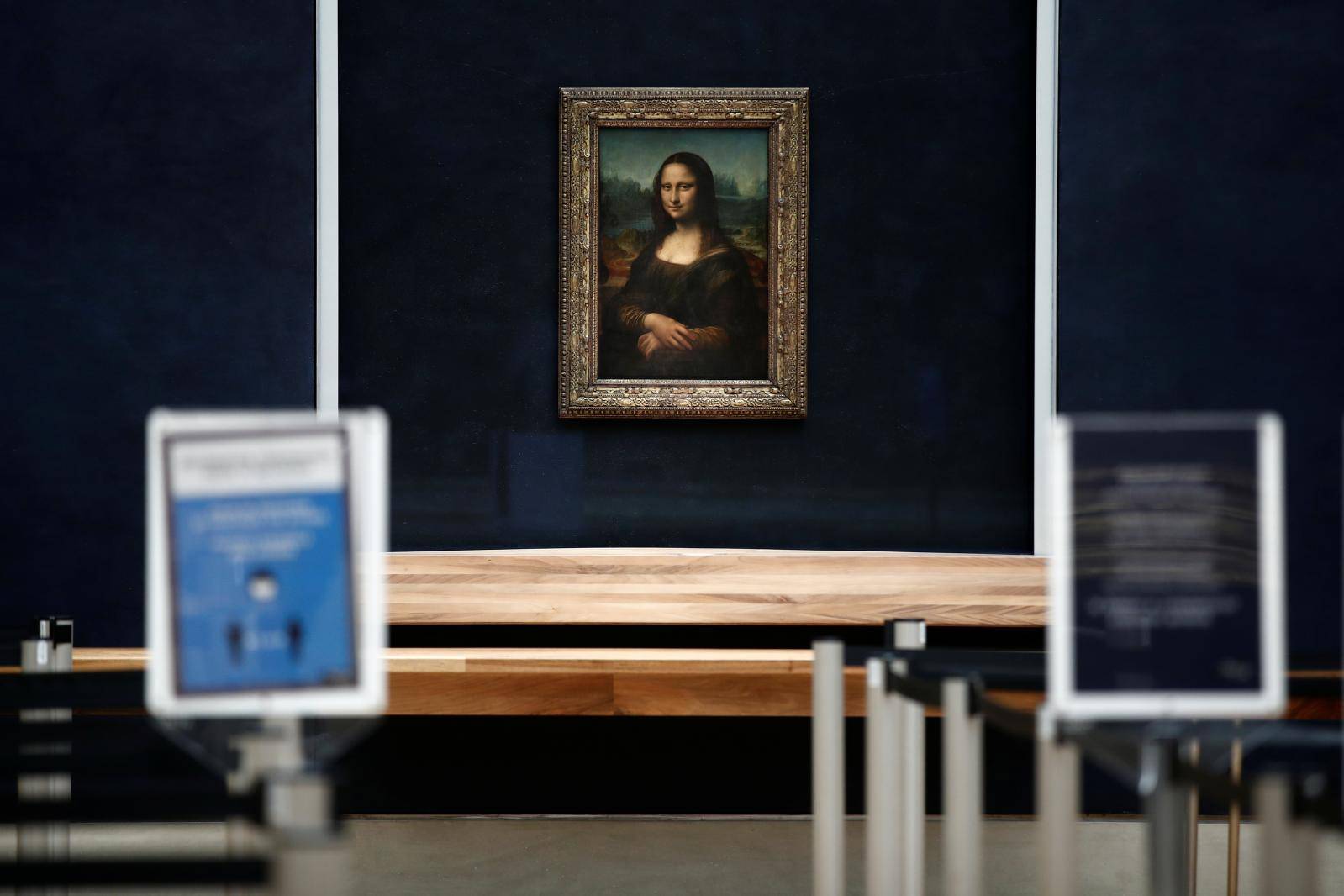 Louvre museum closed during lockdown in Paris