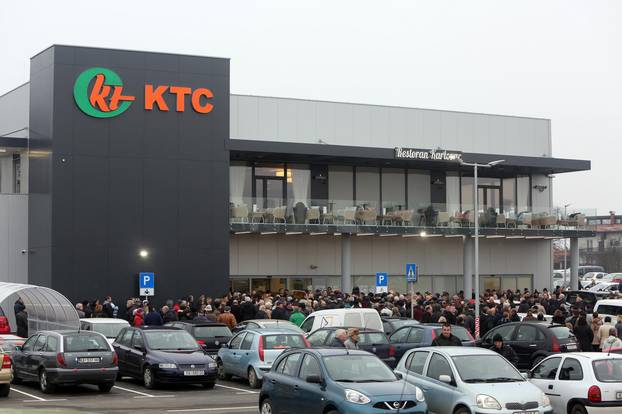 Karlovac: Na Švarči otvoren novoizgrađeni trgovački centar KTC