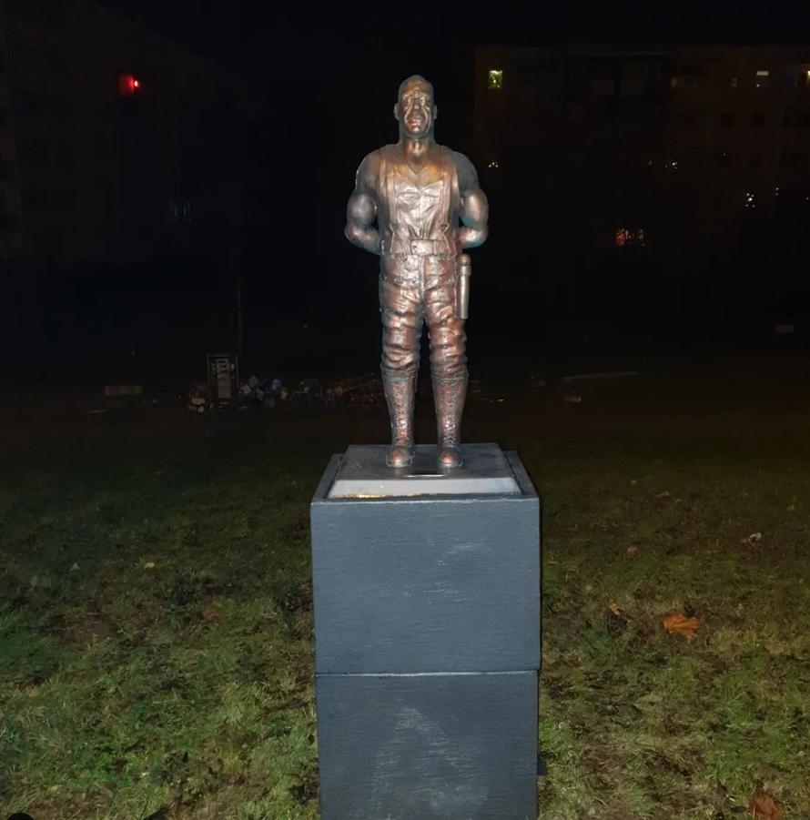 Kip za frontmena Rammsteina ukrali nakon nekoliko sati: 'Da je bar do rođendana izdržao'
