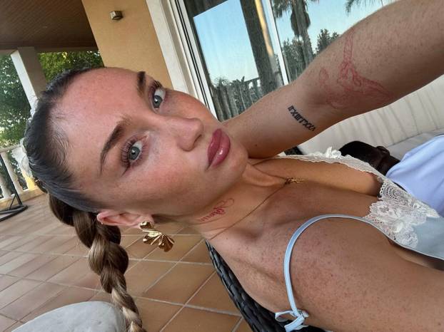 FOTO Bujna kći legende Uniteda provocira oskudnim izdanjima