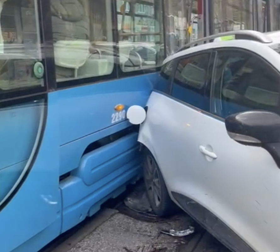 Auto se zabio u tramvaj: Nastao prometni kolaps u Maksimirskoj