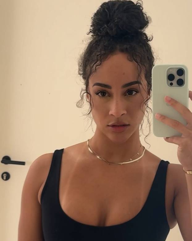 FOTO 'Bila sam pornoglumica, a sada sam kućanica nogometašu'