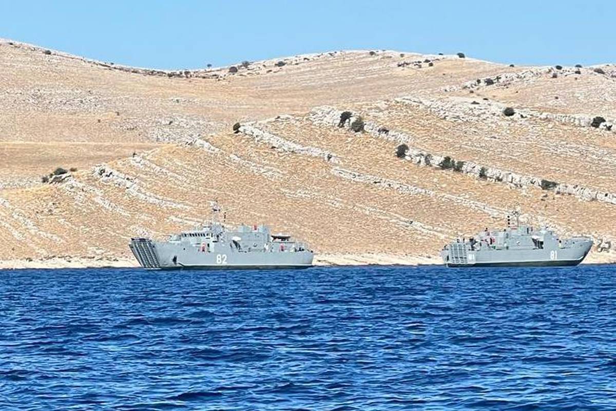 Ratni brod 'Cetina' odsukali su s Kornata: 'Nema ozlijeđenih, nastala je tek materijalna šteta'
