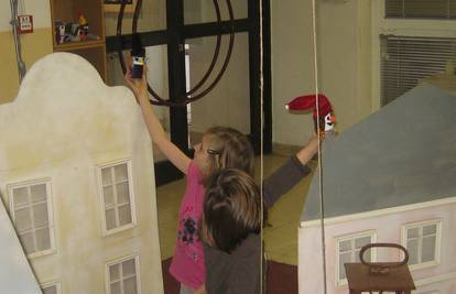 Djeca na radionicama izrađivala lutke i kapute za mobitele