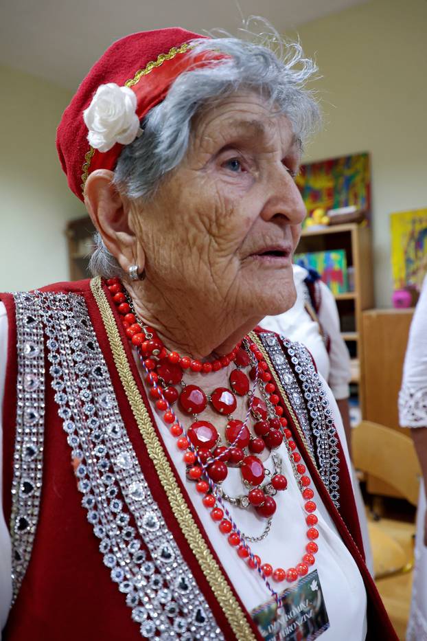 FOTO Dani komina, pure i brozina: Tijarica proslavila dane tradicije unatoč lošem vremenu
