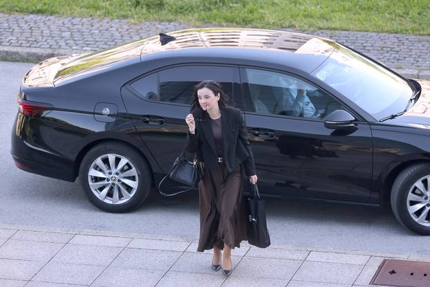 Zagreb: Dolazak clanova Vlade na sjednicu