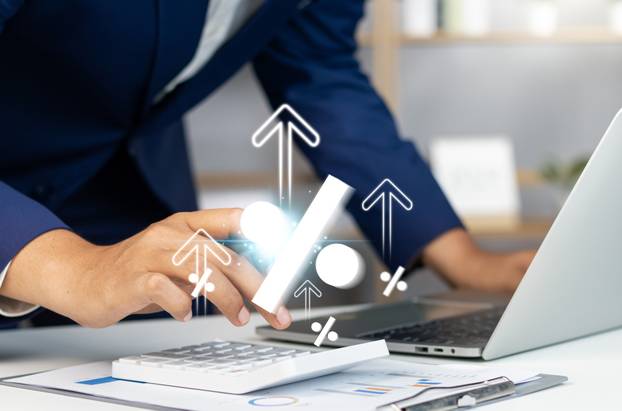 Interest,Rate,And,Dividend,Yield,Concept,,Investors,Are,Calculating,Profits