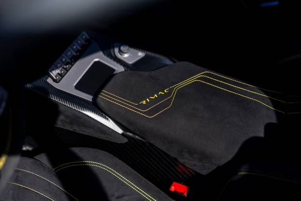 Rimac Nevere parkirane ispred Rimac kampusa u Kerestincu povodom Trilblazers Toura