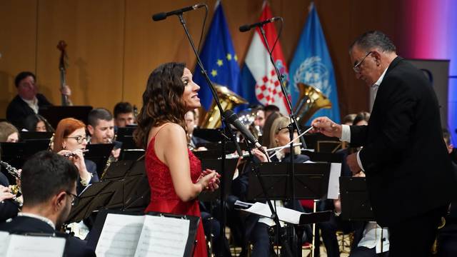 Gradska Imotska glazba u Ženevi oduševila diplomate, svirali im Marijana Bana i Eru