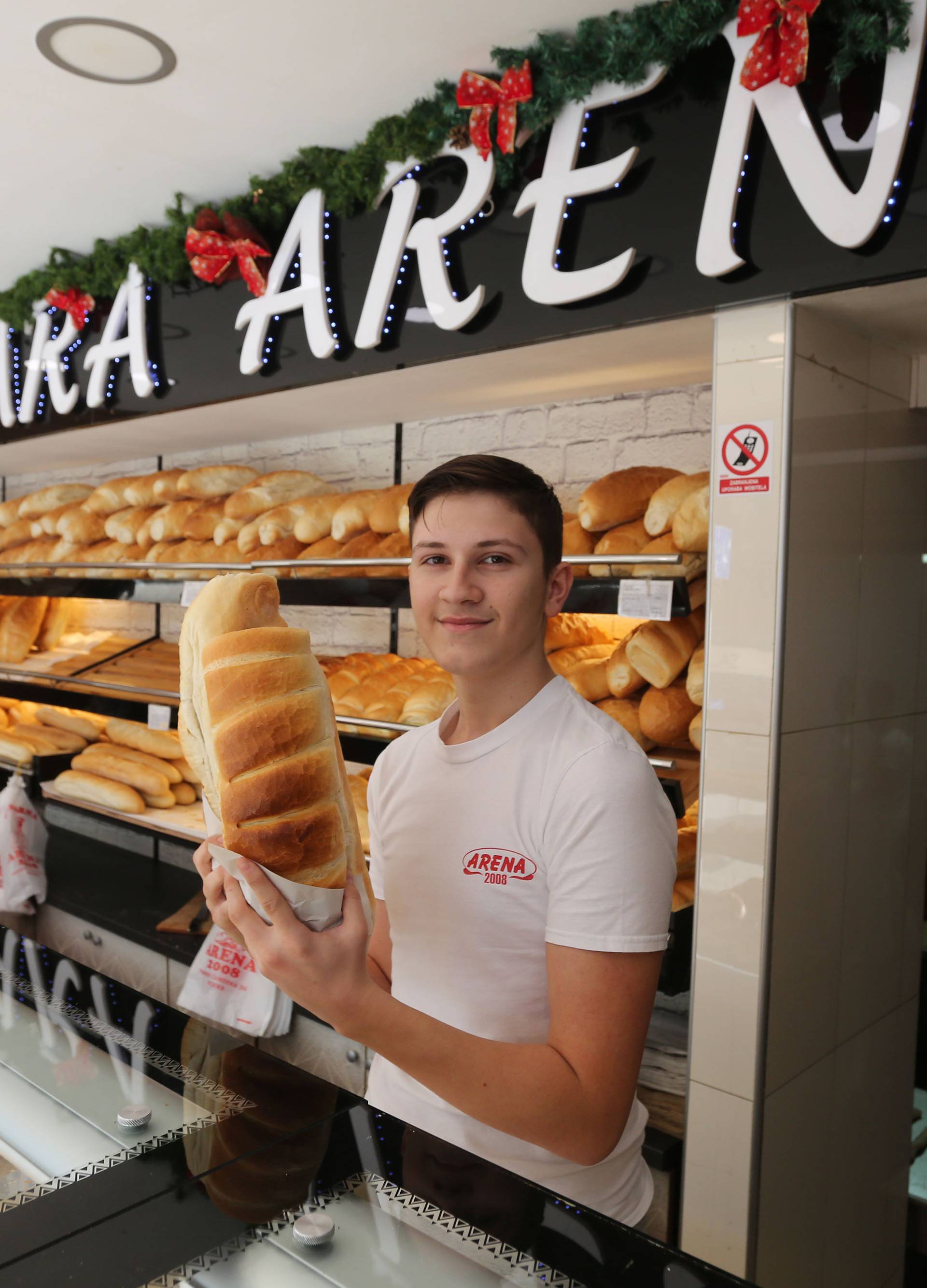 Rijeka: U pekarnici Arena cijena kruha snižena je na dvije kune