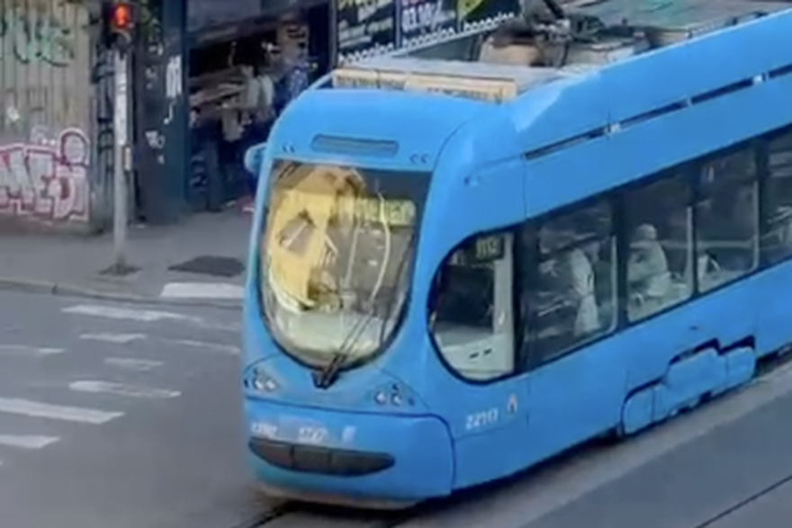 11-ica na Maksimiru puna putnika