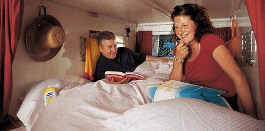 Opa, što je sad ovo?! Hotel na kotačima u Zadru. Nemaju tuš i kuhaju u busu. Cijena? Sitnica...