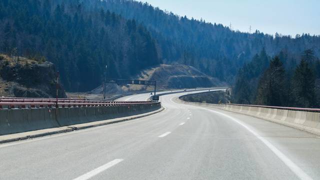 Potpuno prazna autocesta Zagreb - Rijeka