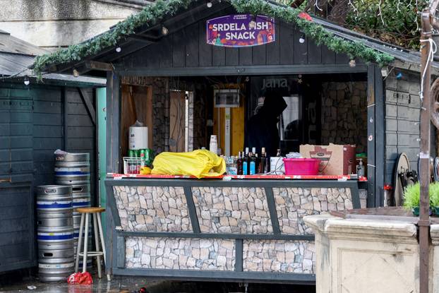 Zadar: Uklanjaju se adventske kućice