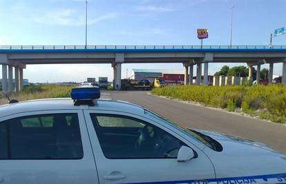 Zadar: Automobil se zabio u stup, vozač je poginuo