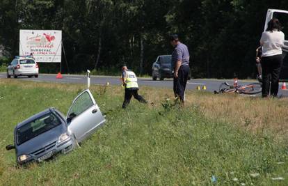 Srušio ju auto: Biciklistkinja u bolnici s frakturom lubanje