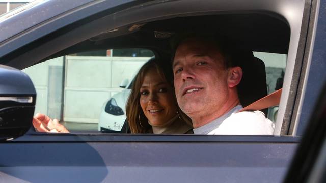 Despite recent divorce rumors, Ben Affleck and Jennifer Lopez are all smiles in Ben's ride!