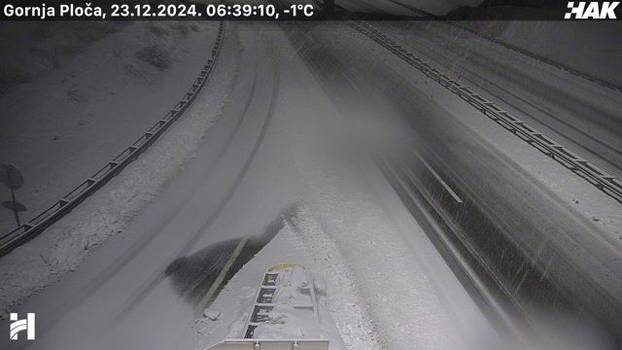 FOTO Snijeg zameo Hrvatsku! Pogledajte kako izgledaju ceste. Zbog mećave su zatvorili dio A1