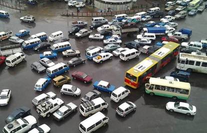 Ovako voze u Etiopiji: Njima ne trebaju žuti kvadrati i semafori