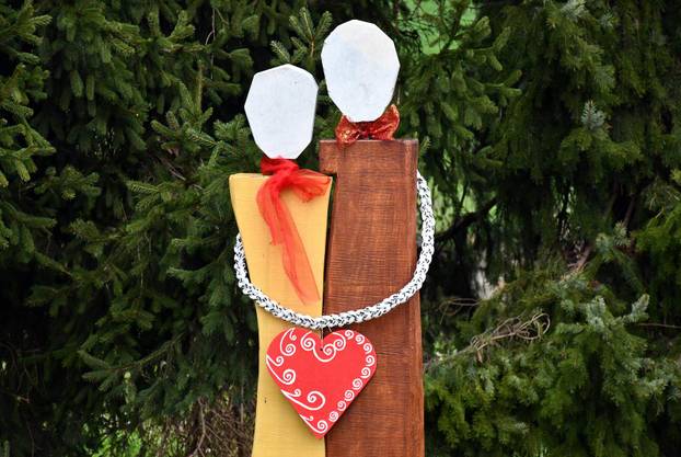 Slavonski Brod: Počelo ukrašavanje središta grada uskrsnim dekoracijama