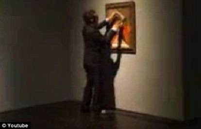 Snimio ga mobitelom: Ušetao  u muzej i posprejao je Picassa