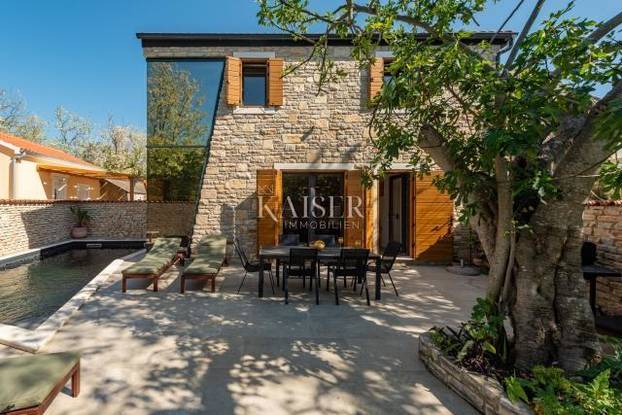 FOTO Ova vila sagrađena od kamena starog 120 godina, a cijena je prava sitnica