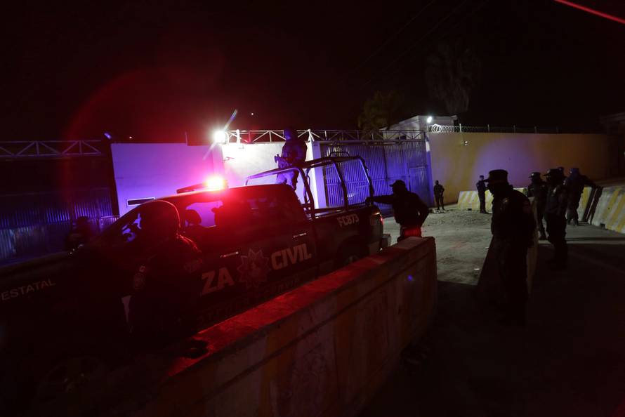 Uoči Papinog dolaska:  50-ak mrtvih u zatvorskim neredima