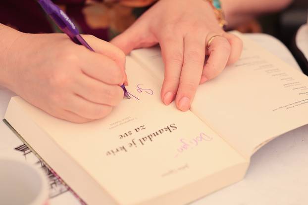 Zagreb: Promocija knjiga iz serijala Bridgerton i susret s autoricom Juliom Quinn