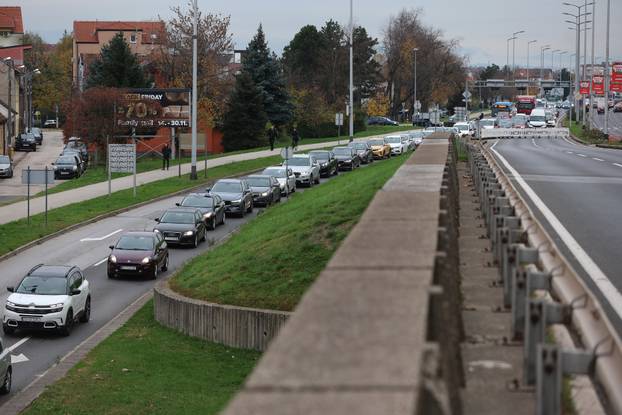 Zagreb: Velike gužve zbog zatvaranja prometnica u blizini zgrade Vjesnika