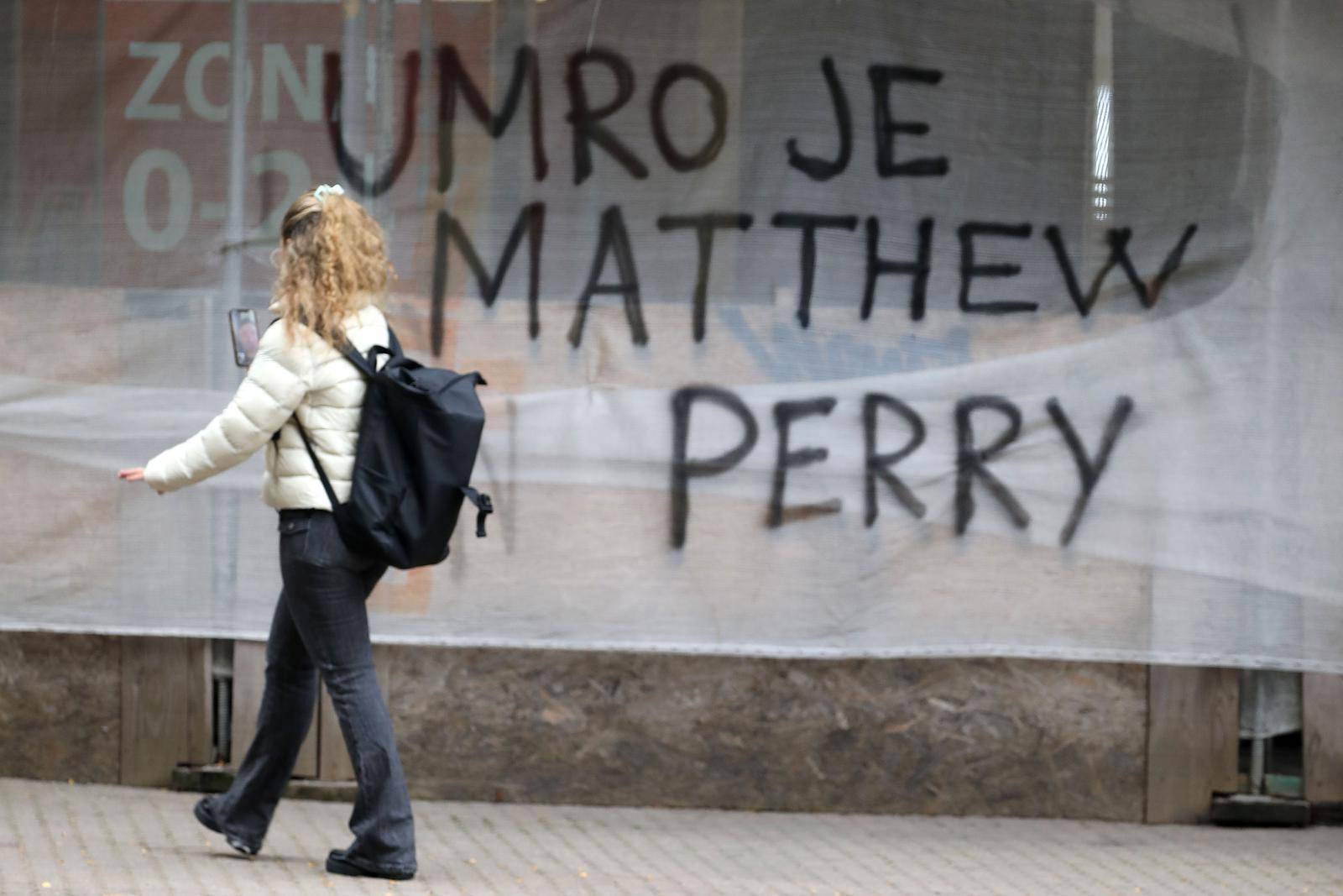 Zagreb: "Svježi" grafit na početku Jurišićeve o smrti Matthewa Perryja