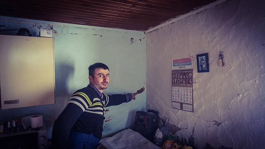 Dušan i žena sele u novu kuću: Drvena je šuplja i oštećena. Još ne spavamo, trzamo se na sve...