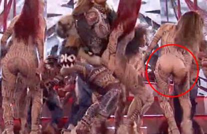 Pukao kostim: Plesačica J. Lo usred nastupa pokazala guzu