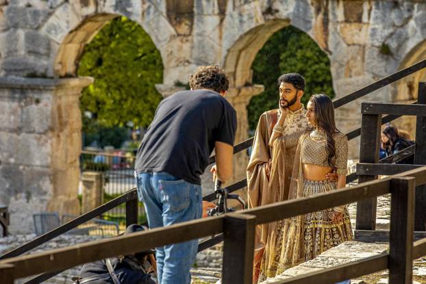 U pulskoj Areni, jednom od najljepših antičkih spomenika, upriličeno je snimanje raskošnog indijskog vjenčanja