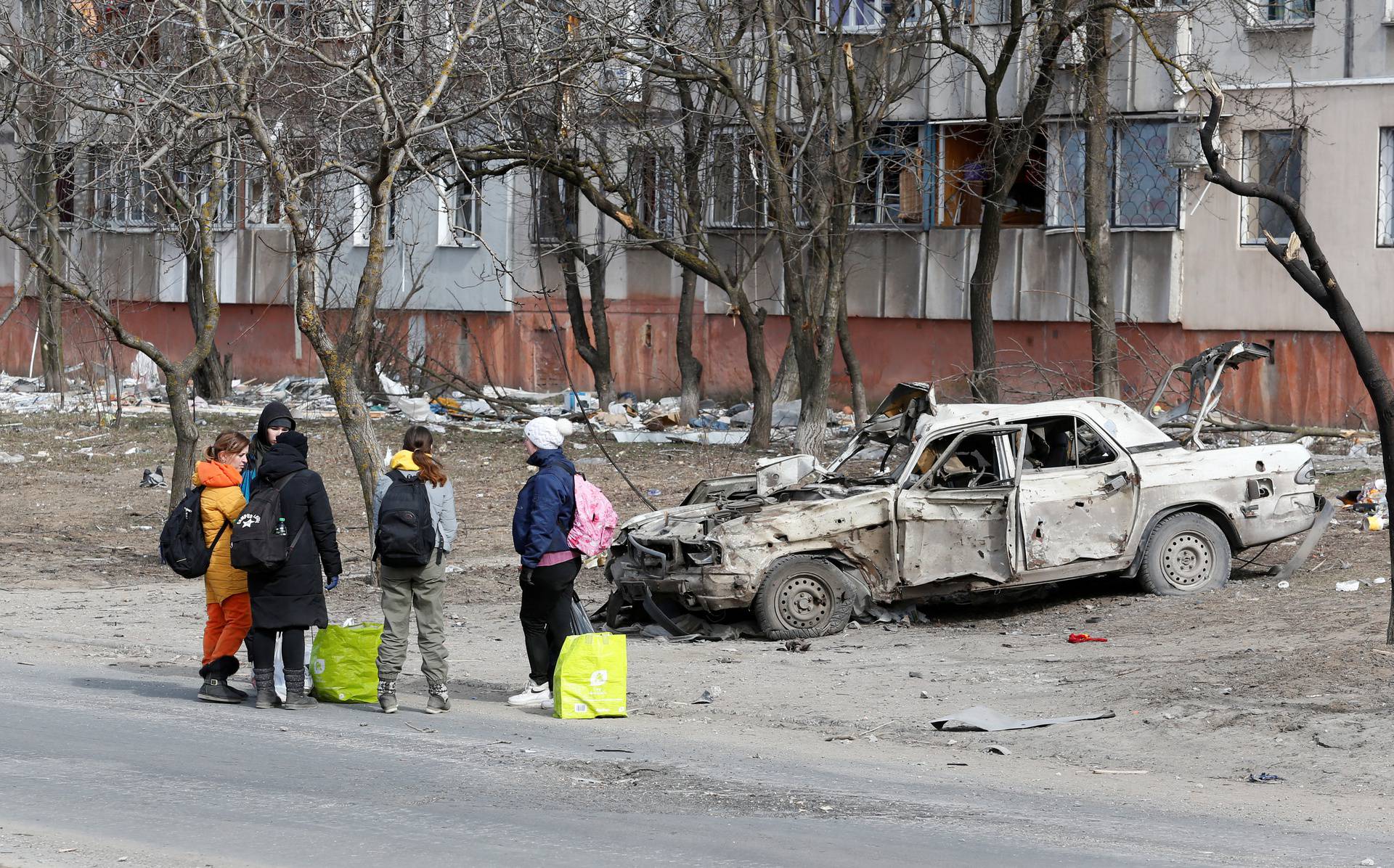 Refugees leave the besieged city of Mariupol