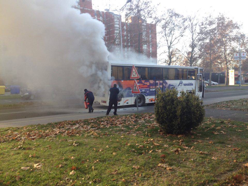 Kraj benzinske ugasili požar u busu,  srećom nije bilo putnika