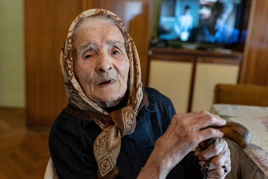 Baka Jagoda ima 100 godina i sama radi zimnicu: 'Otkad smo je udomili, život je bogatiji'