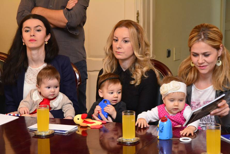 Grad Požega darivao najmlađe sugrađane sa 48.000 kuna