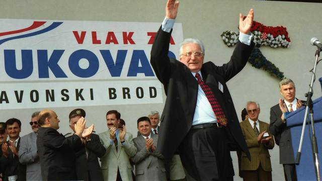 Povratak u napaćeni grad heroj: Vlak mira krenuo je za Vukovar, pjevalo se i klicalo slobodi...