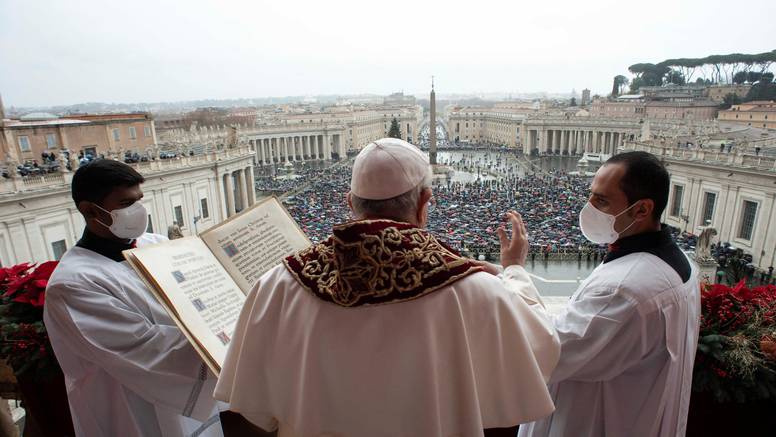 Papa na Novu godinu: Nasilje prema ženama vrijeđa Boga