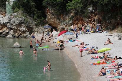 FOTO Prvi je dan ljeta: Evo kako turisti uživaju u Zadru, Splitu...