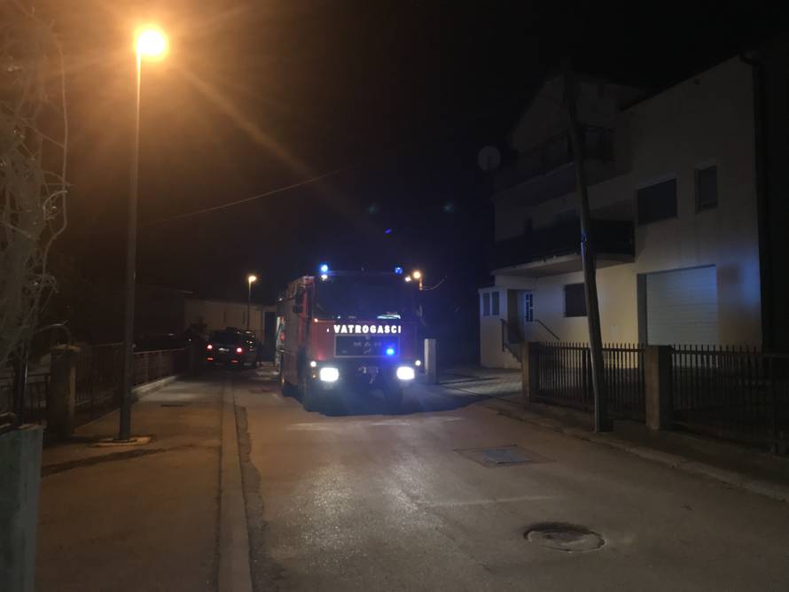 Strava na ulici u Trilju: Dječak je izbo majku po vratu i glavi!