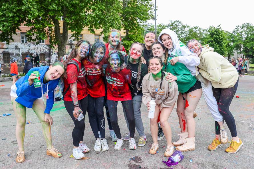 Pulski srednjoškolci slave kraj škole