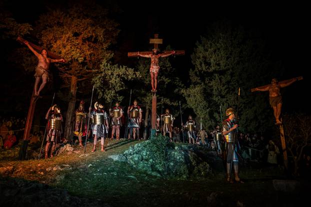 U Imotskom na Cvjetnicu uprizorena „Imotska Muka“, scenski prikaz Muke Gospodina našega Isusa Krista 