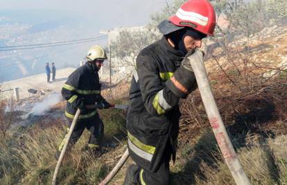 Vatrogasci ugasili požar kod Trogira i požar u blizini Knina